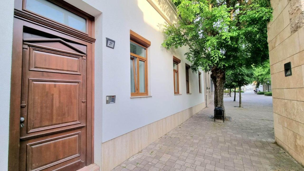 Becsi Kapu Apartman Apartment Vác Exterior photo