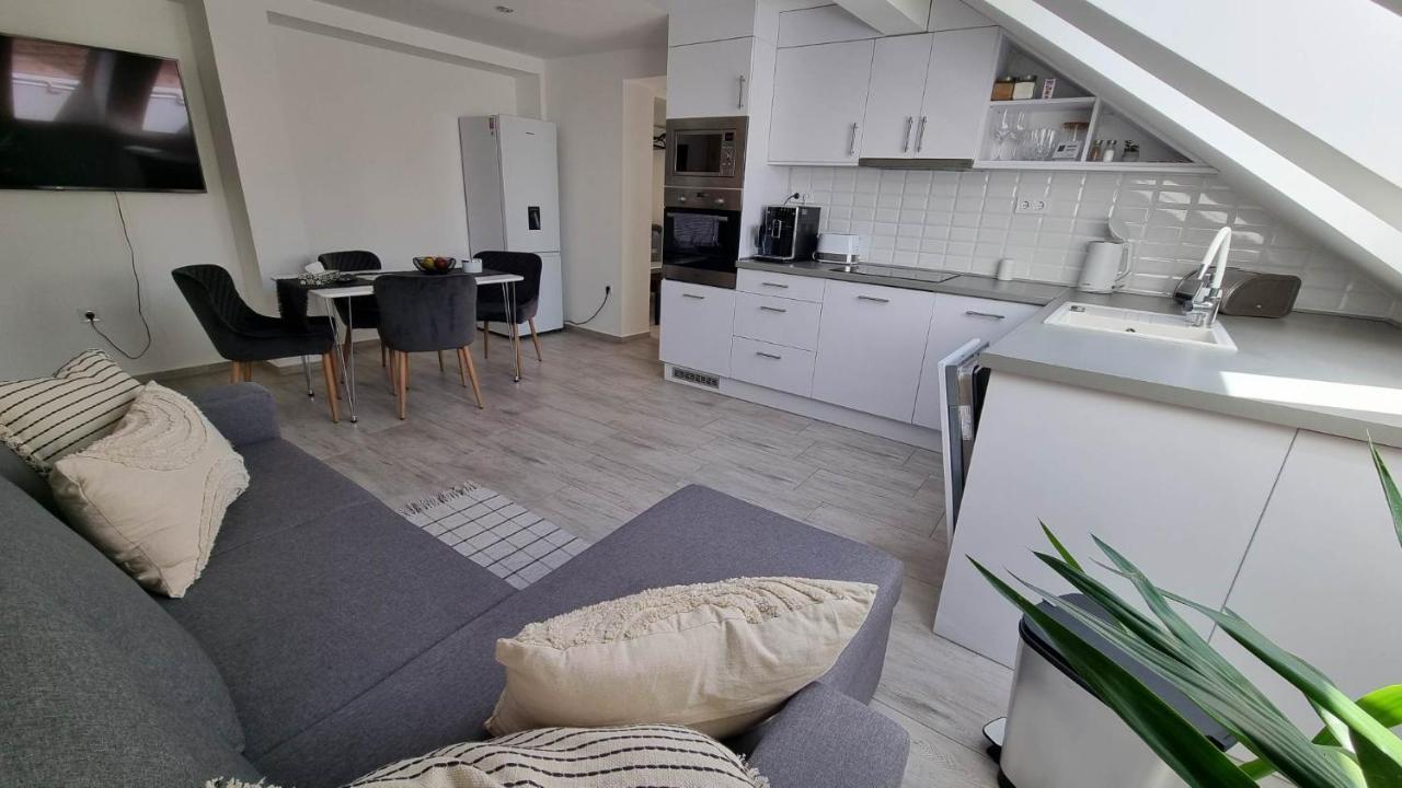 Becsi Kapu Apartman Apartment Vác Exterior photo