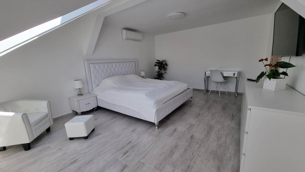 Becsi Kapu Apartman Apartment Vác Exterior photo