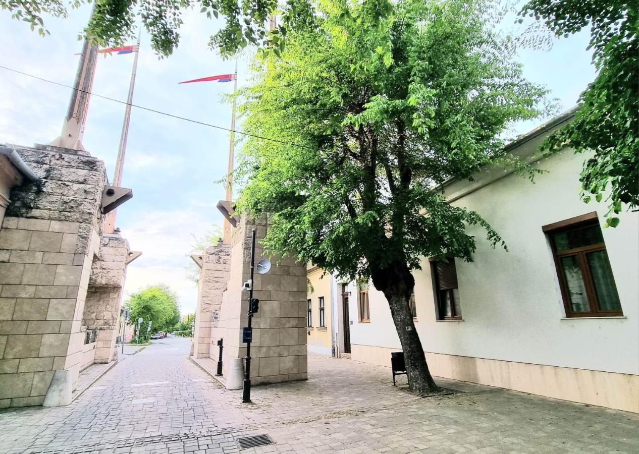 Becsi Kapu Apartman Apartment Vác Exterior photo